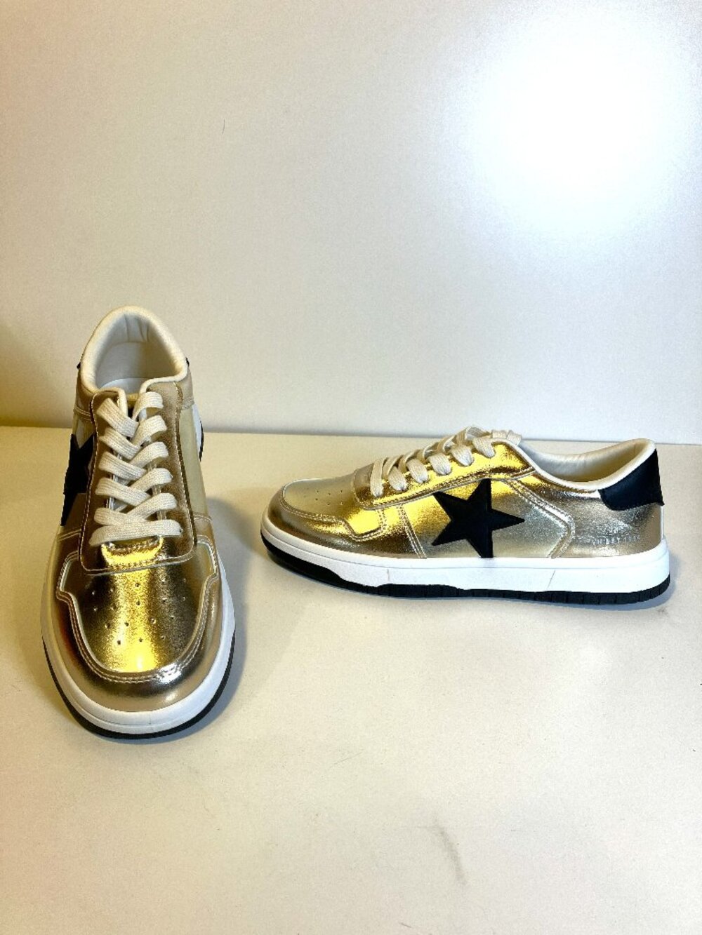 VINTAGE HAVANA Kathy Washed Gold/Black Star Sneakers. Size 11. NWT. Box